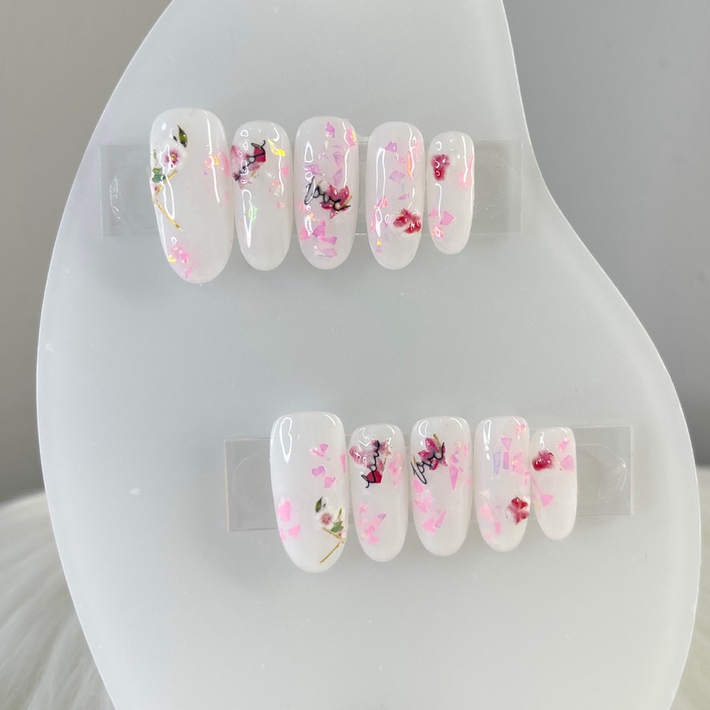 Handmade press on nails Oval White Milky Flower Design